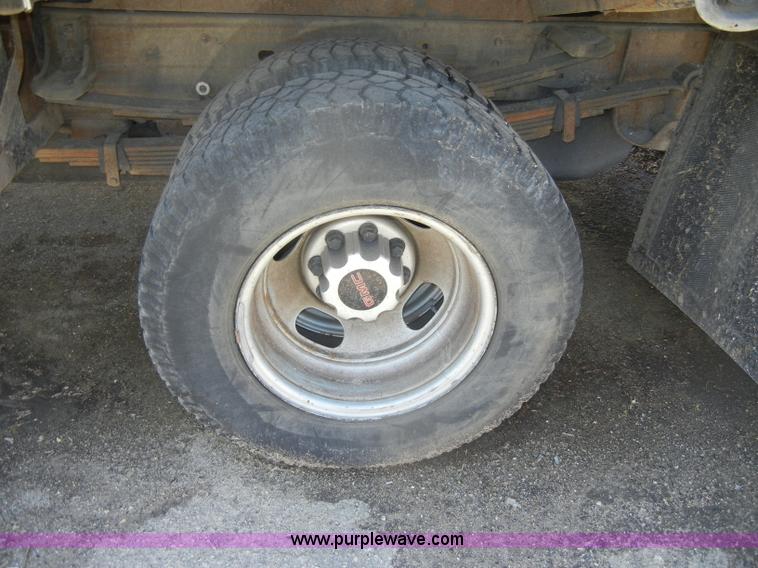 image for item D4082 2003 GMC 3500 dump bed pickup truck