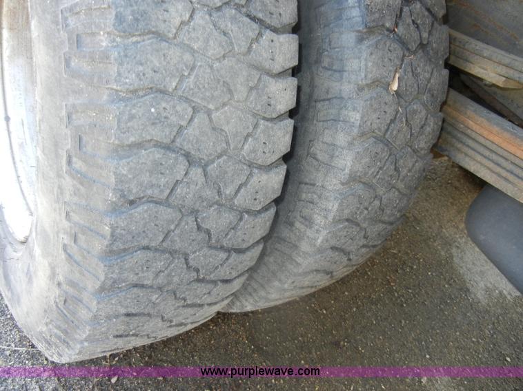 image for item D4082 2003 GMC 3500 dump bed pickup truck