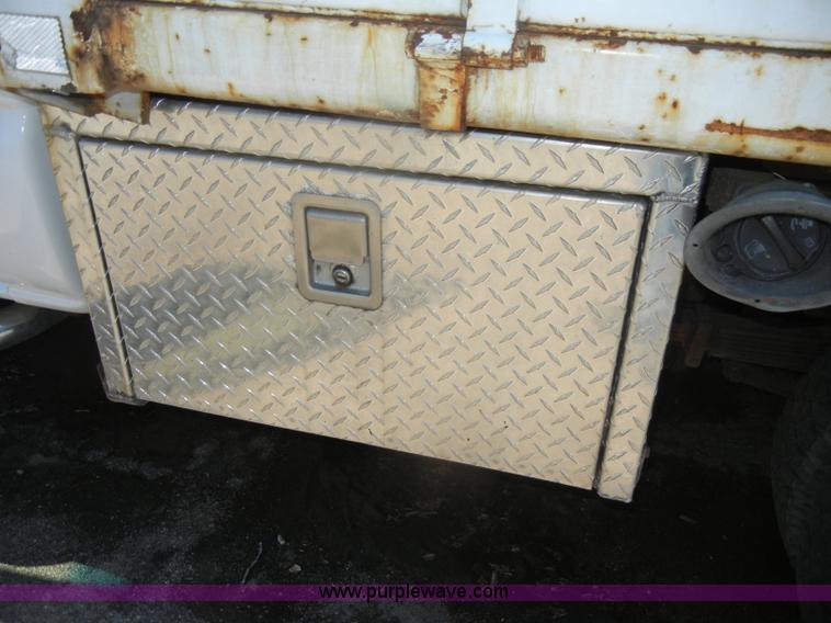 image for item D4082 2003 GMC 3500 dump bed pickup truck