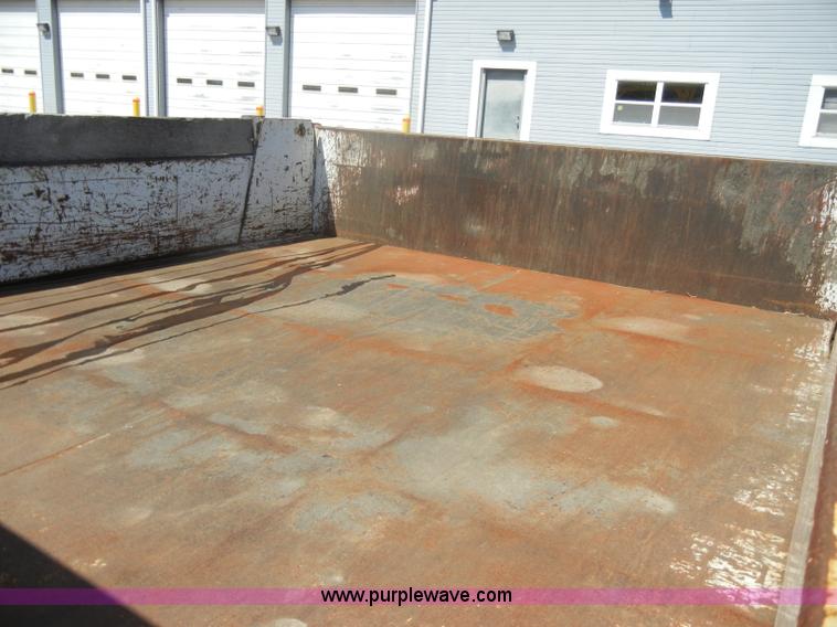 image for item D4082 2003 GMC 3500 dump bed pickup truck