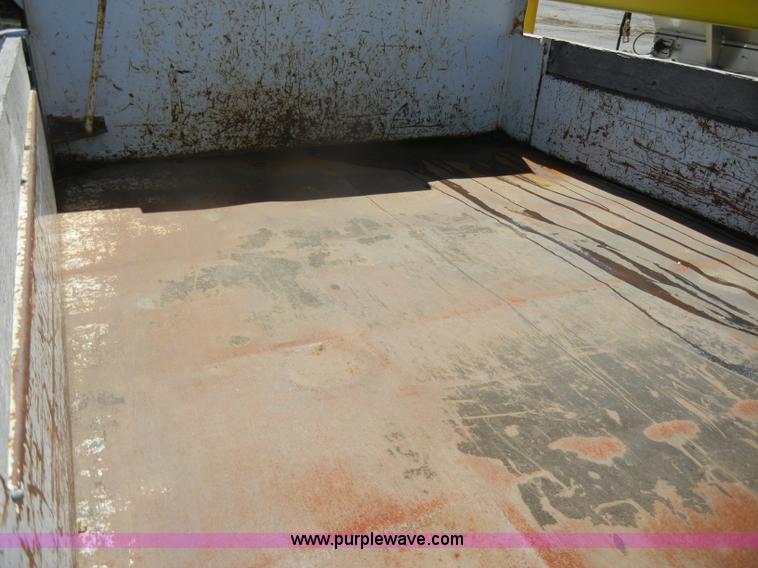 image for item D4082 2003 GMC 3500 dump bed pickup truck