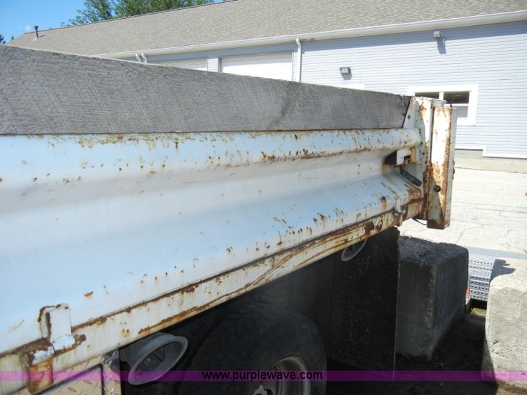 image for item D4082 2003 GMC 3500 dump bed pickup truck