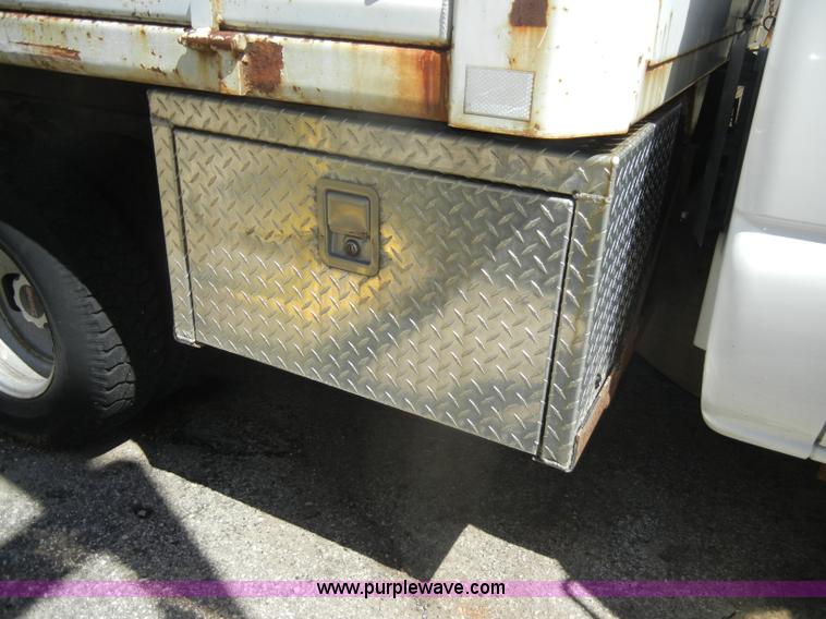image for item D4082 2003 GMC 3500 dump bed pickup truck