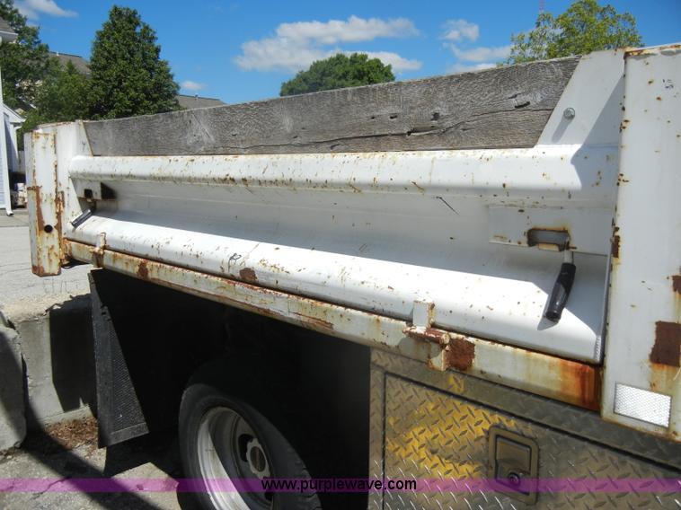 image for item D4082 2003 GMC 3500 dump bed pickup truck