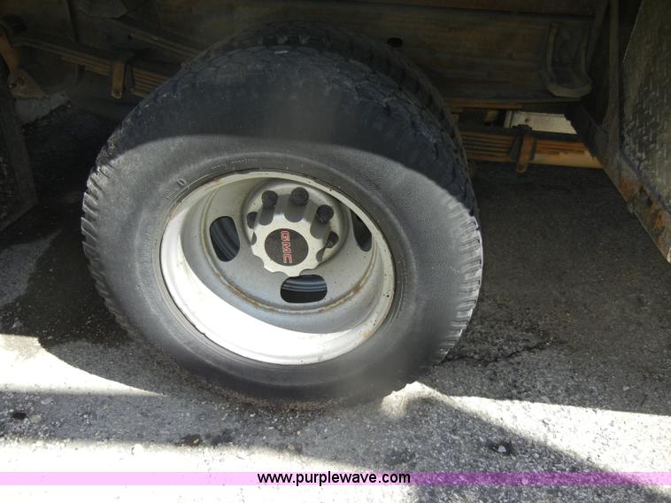 image for item D4082 2003 GMC 3500 dump bed pickup truck