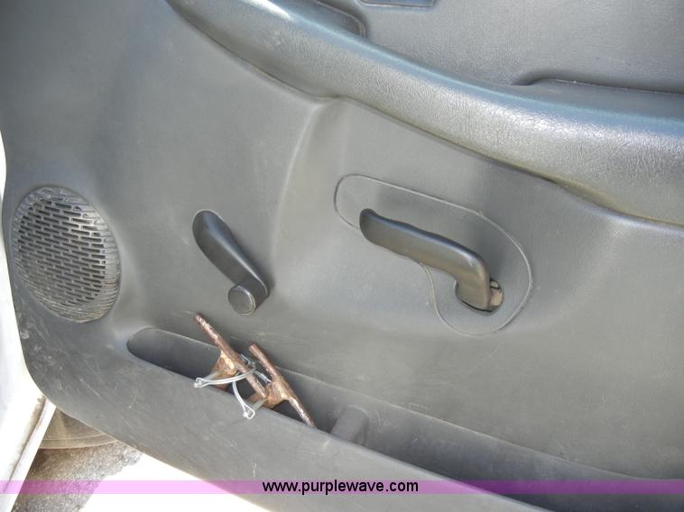 image for item D4082 2003 GMC 3500 dump bed pickup truck