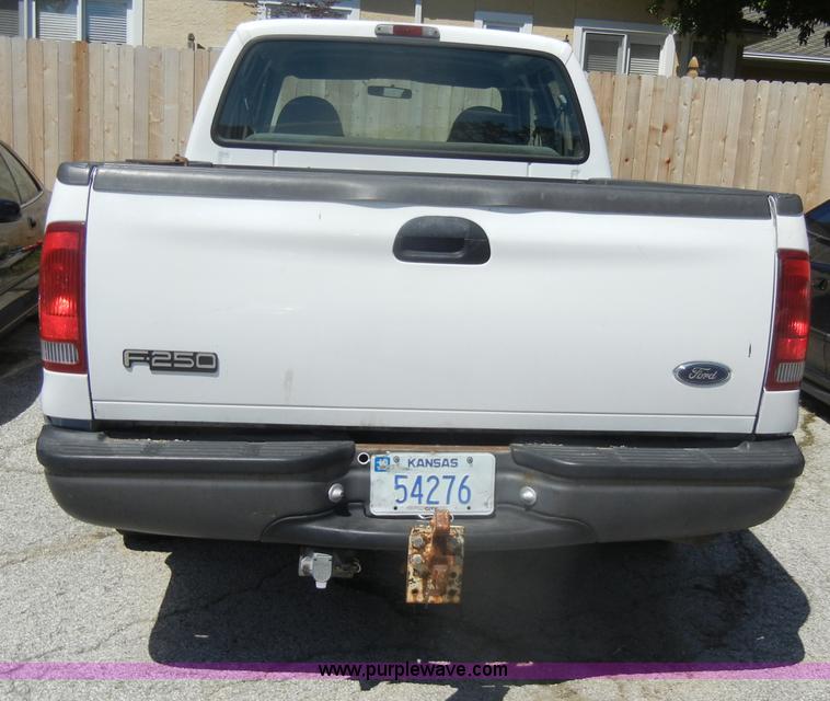 image for item D4083 2000 Ford F250 Super Duty XL pickup truck