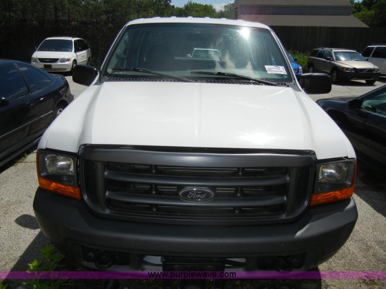 image for item D4083 2000 Ford F250 Super Duty XL pickup truck