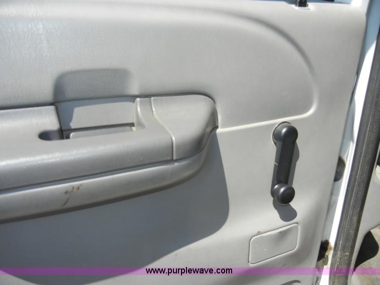 image for item D4083 2000 Ford F250 Super Duty XL pickup truck