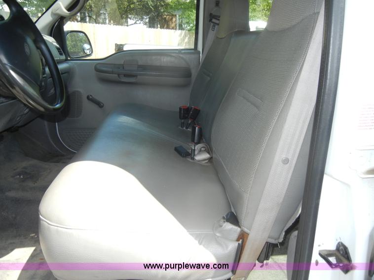 image for item D4083 2000 Ford F250 Super Duty XL pickup truck