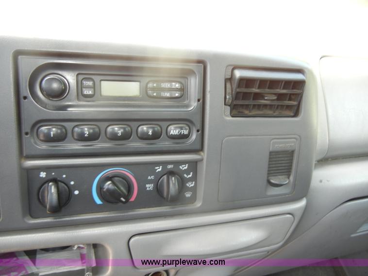 image for item D4083 2000 Ford F250 Super Duty XL pickup truck