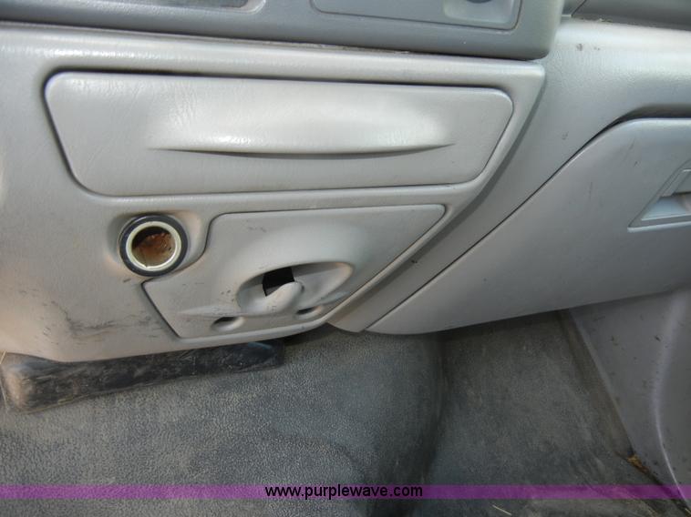 image for item D4083 2000 Ford F250 Super Duty XL pickup truck