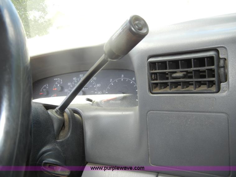 image for item D4083 2000 Ford F250 Super Duty XL pickup truck