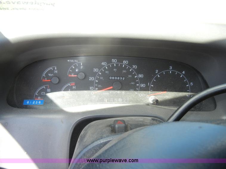 image for item D4083 2000 Ford F250 Super Duty XL pickup truck