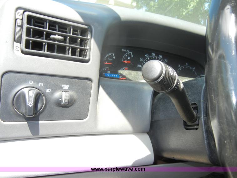 image for item D4083 2000 Ford F250 Super Duty XL pickup truck