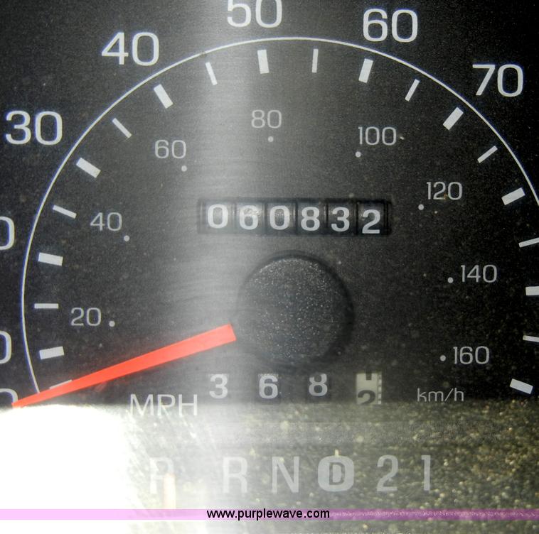 image for item D4083 2000 Ford F250 Super Duty XL pickup truck