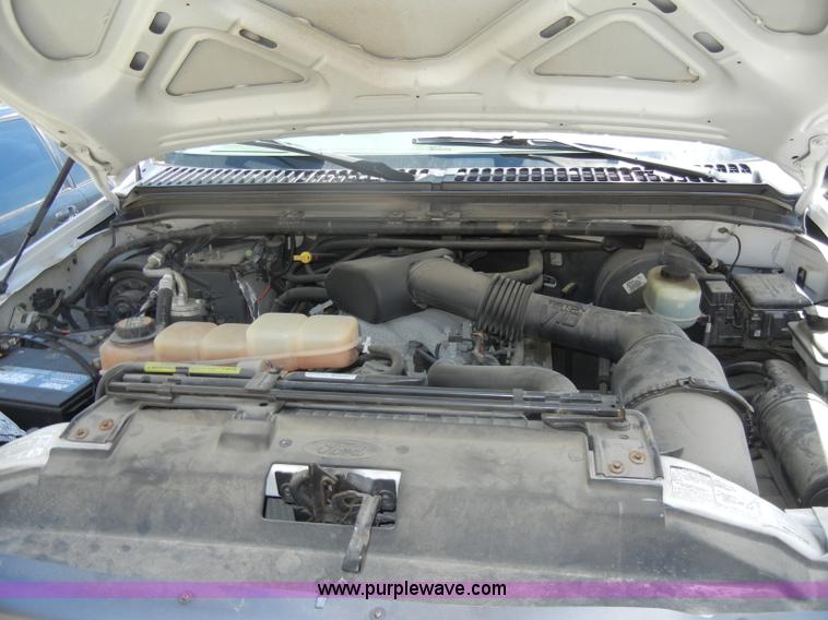 image for item D4083 2000 Ford F250 Super Duty XL pickup truck