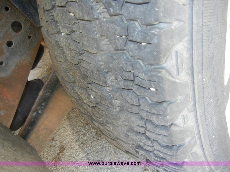 image for item D4083 2000 Ford F250 Super Duty XL pickup truck