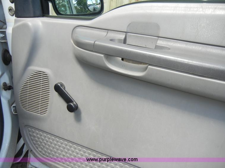 image for item D4083 2000 Ford F250 Super Duty XL pickup truck