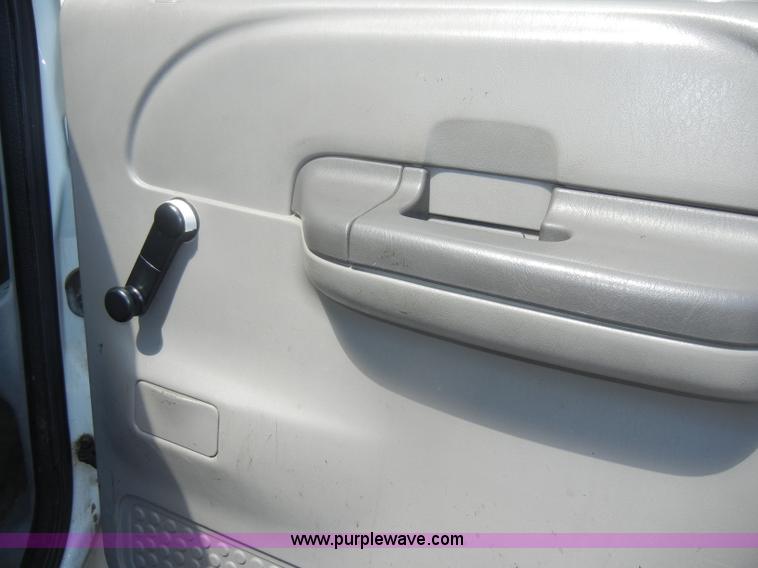 image for item D4083 2000 Ford F250 Super Duty XL pickup truck