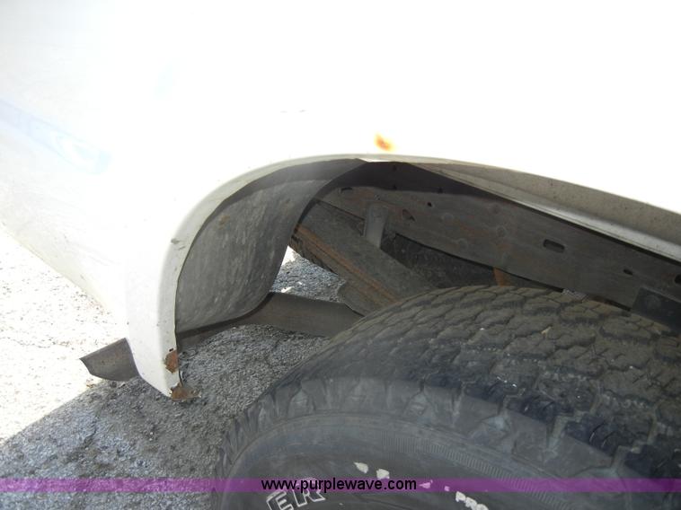 image for item D4083 2000 Ford F250 Super Duty XL pickup truck