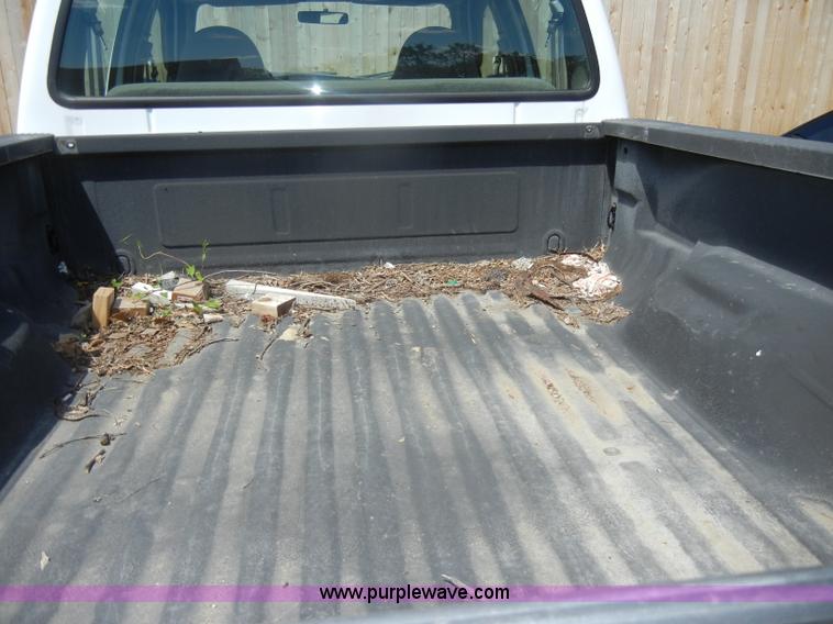 image for item D4083 2000 Ford F250 Super Duty XL pickup truck