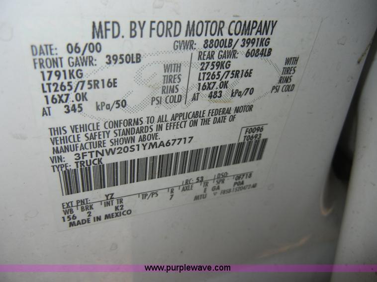 image for item D4083 2000 Ford F250 Super Duty XL pickup truck