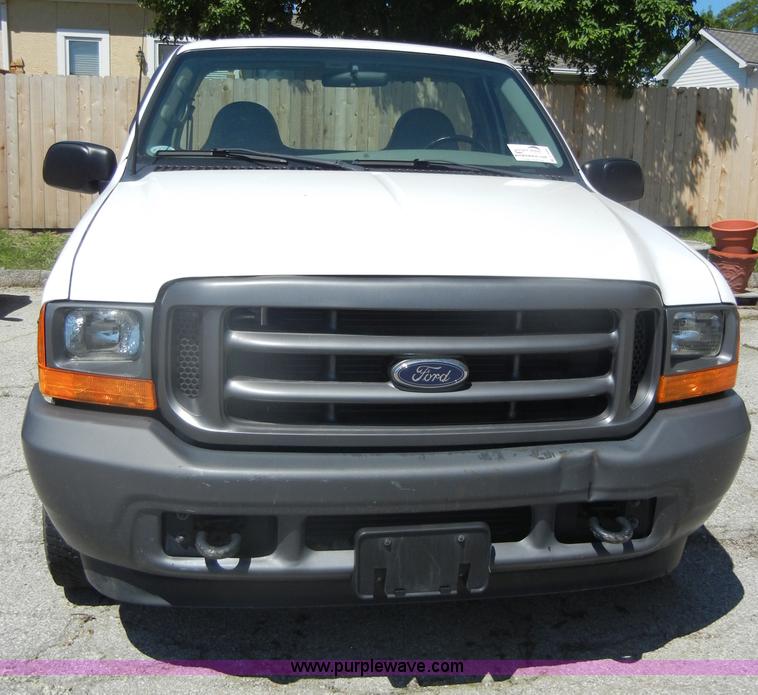 image for item D4084 2001 Ford F250 Super Duty XL pickup truck