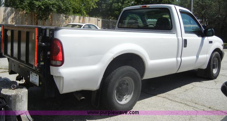 image for item D4084 2001 Ford F250 Super Duty XL pickup truck