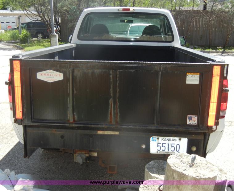 image for item D4084 2001 Ford F250 Super Duty XL pickup truck