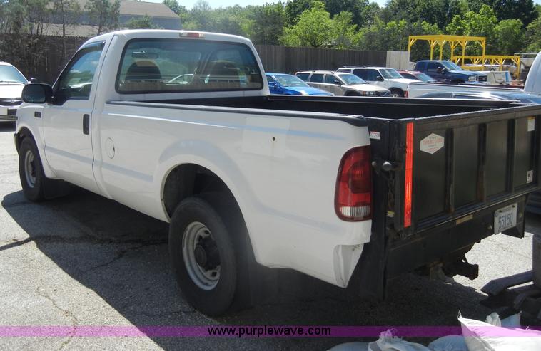 image for item D4084 2001 Ford F250 Super Duty XL pickup truck