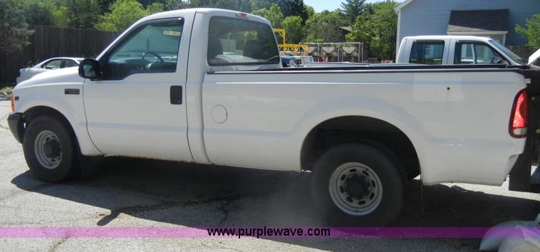 image for item D4084 2001 Ford F250 Super Duty XL pickup truck