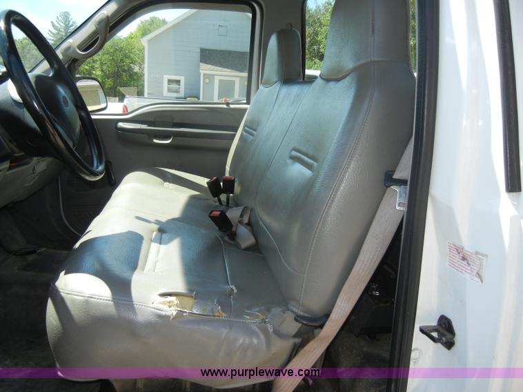 image for item D4084 2001 Ford F250 Super Duty XL pickup truck