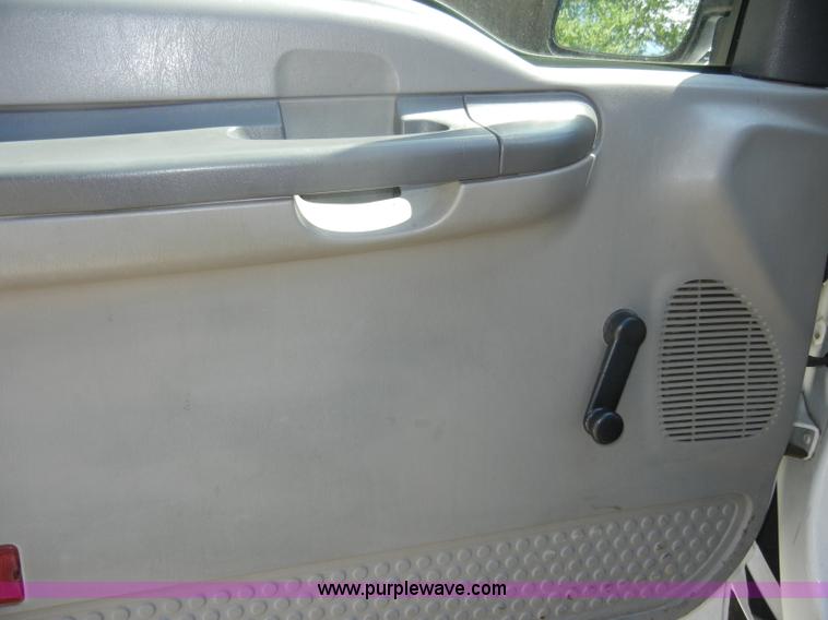 image for item D4084 2001 Ford F250 Super Duty XL pickup truck