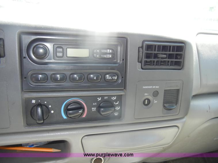 image for item D4084 2001 Ford F250 Super Duty XL pickup truck