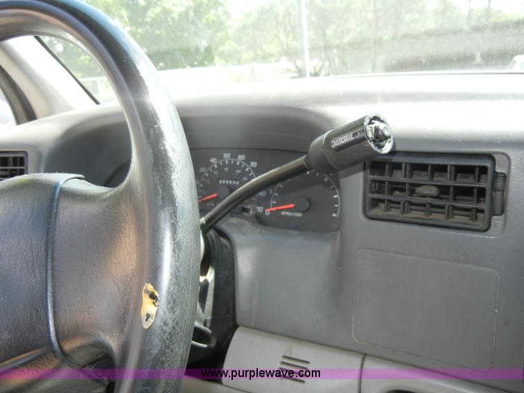 image for item D4084 2001 Ford F250 Super Duty XL pickup truck