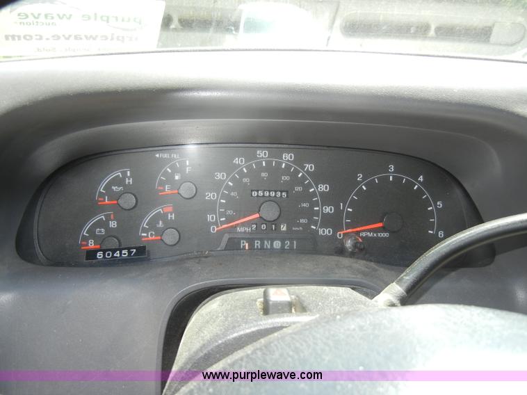 image for item D4084 2001 Ford F250 Super Duty XL pickup truck