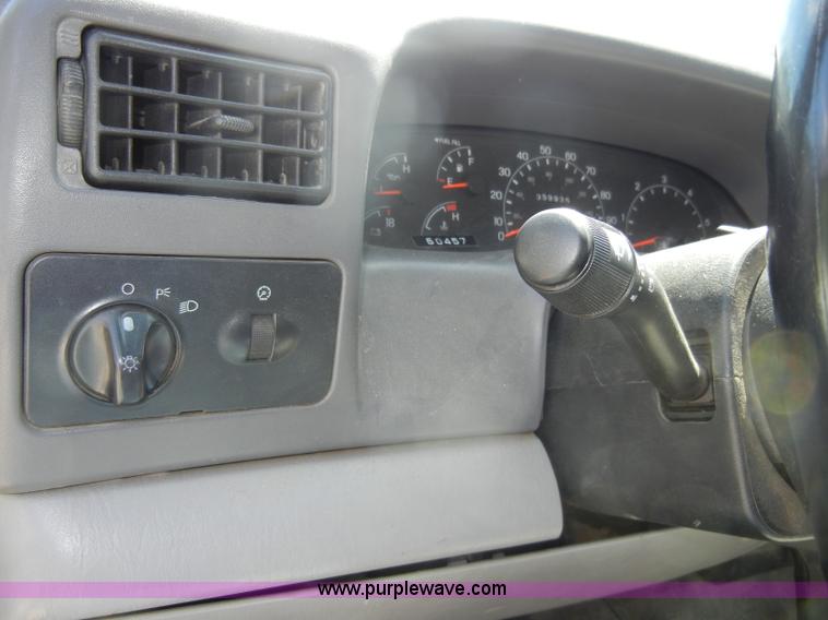 image for item D4084 2001 Ford F250 Super Duty XL pickup truck