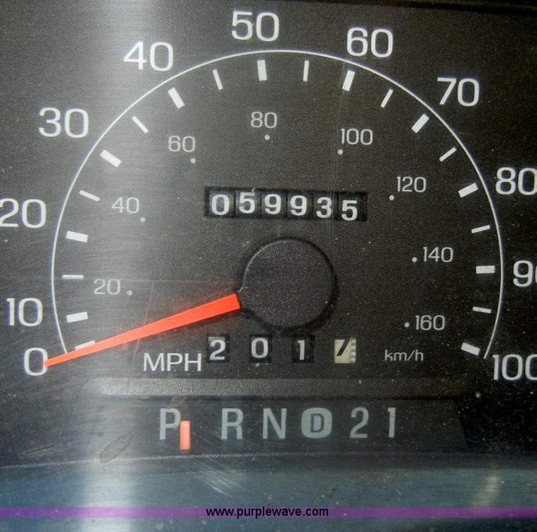 image for item D4084 2001 Ford F250 Super Duty XL pickup truck