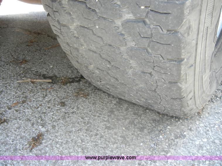 image for item D4084 2001 Ford F250 Super Duty XL pickup truck