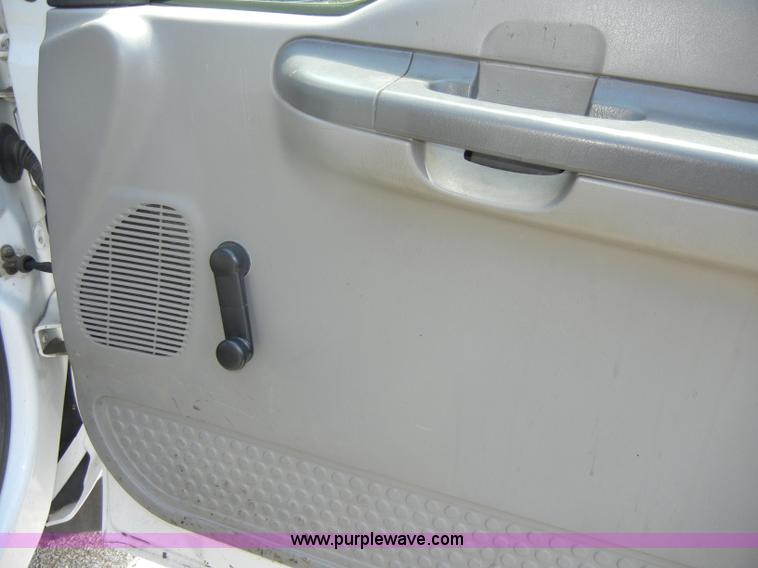 image for item D4084 2001 Ford F250 Super Duty XL pickup truck