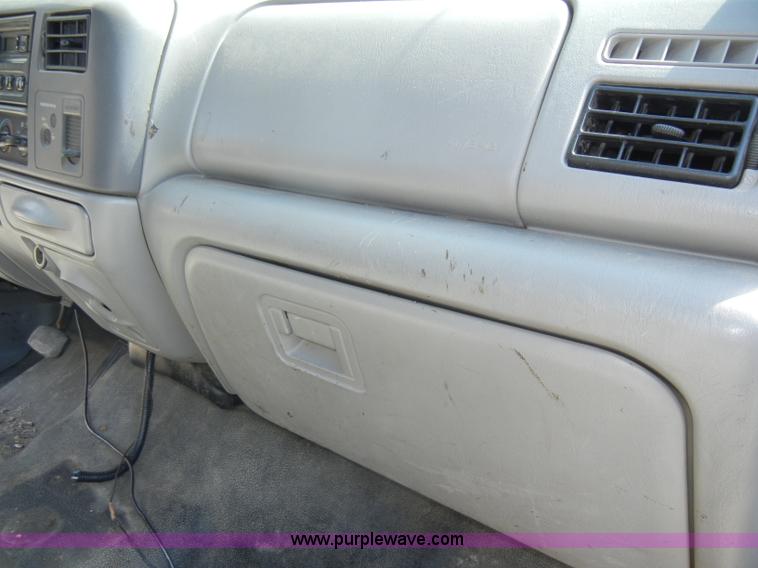 image for item D4084 2001 Ford F250 Super Duty XL pickup truck