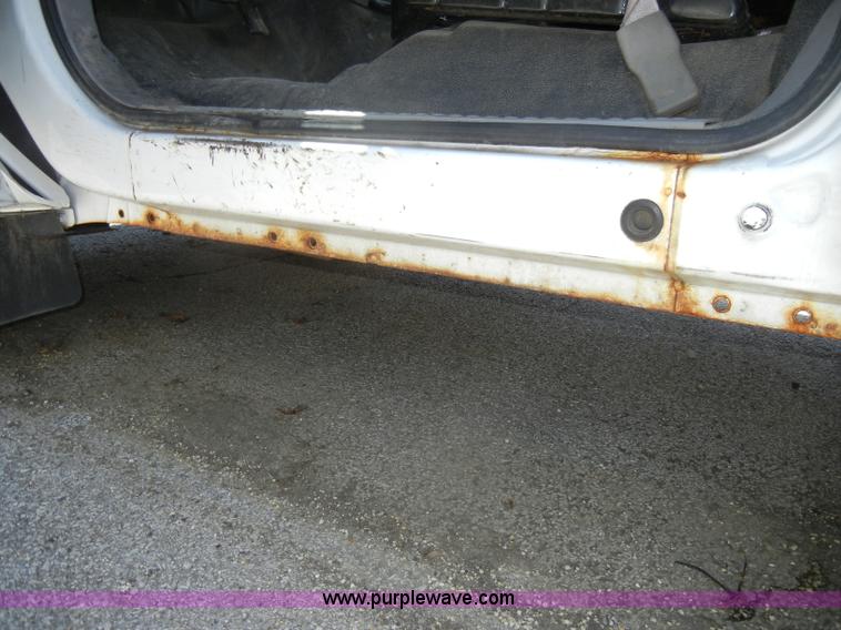 image for item D4084 2001 Ford F250 Super Duty XL pickup truck