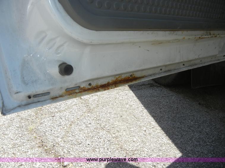 image for item D4084 2001 Ford F250 Super Duty XL pickup truck