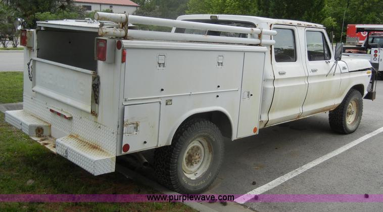 image for item D4090 1978 Ford F250 Custom utility pickup truck