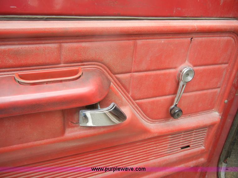 image for item D4090 1978 Ford F250 Custom utility pickup truck