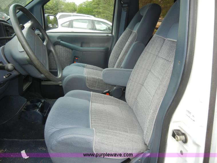 image for item D4091 1996 Ford Aerostar XLT van