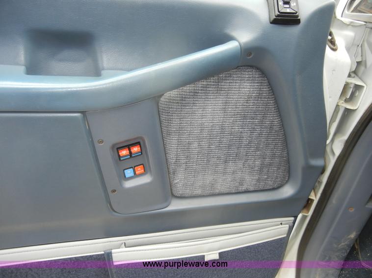 image for item D4091 1996 Ford Aerostar XLT van