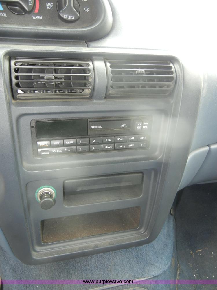 image for item D4091 1996 Ford Aerostar XLT van