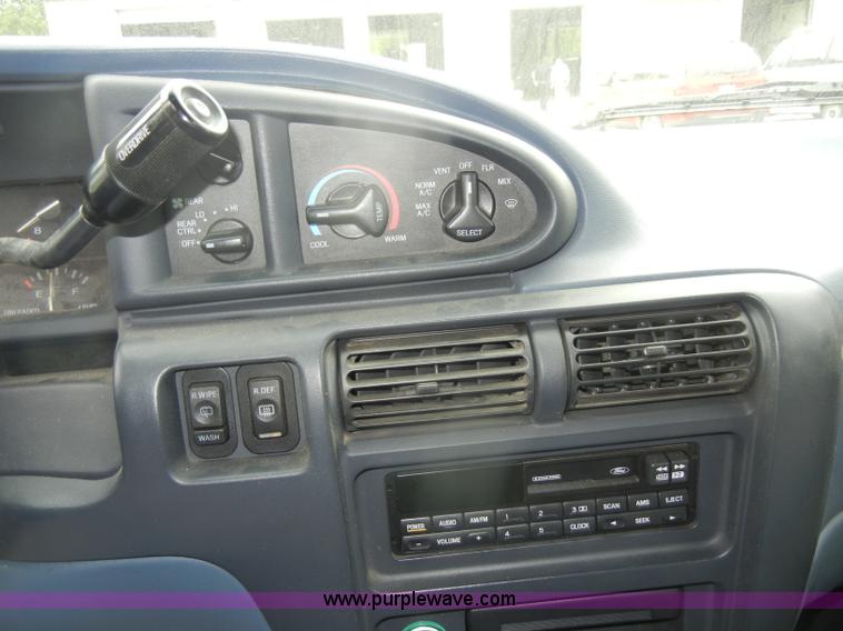 image for item D4091 1996 Ford Aerostar XLT van